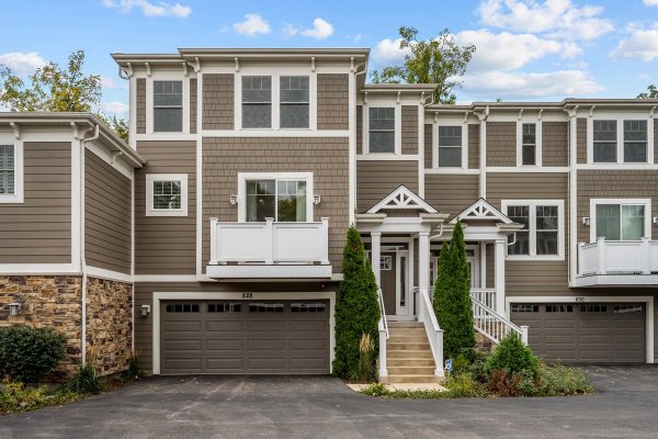 828 Chestnut St Deerfield, IL 60015