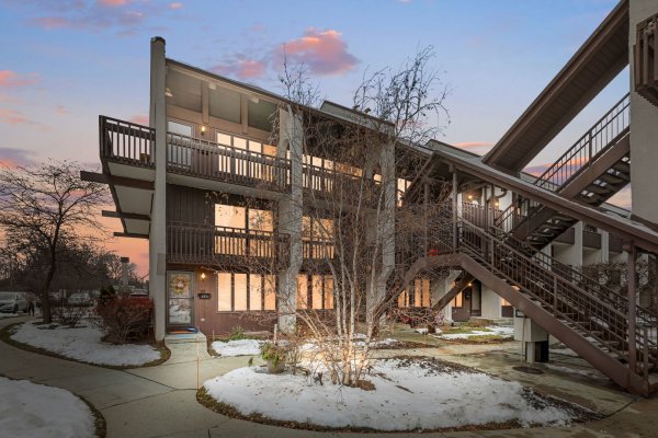 6600 W Wood Riv Dr #201 Niles, IL 60714