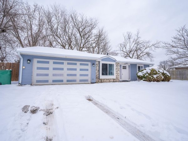 906 Natoma Ct Joliet, IL 60431