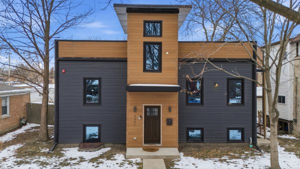 2307 Lk St #2 Evanston, IL 60201