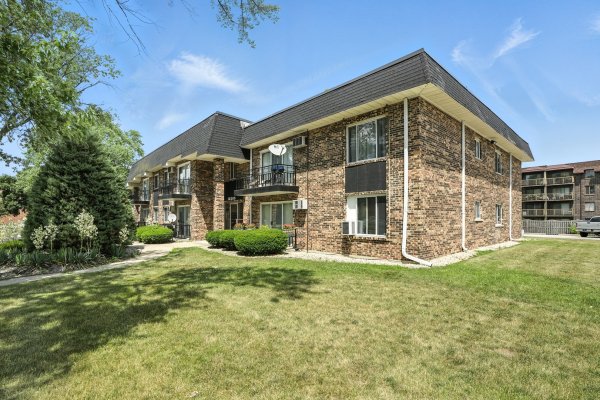 18205 Hart Dr #2B Homewood, IL 60430
