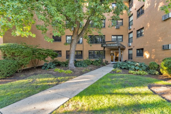 444 Washington Blvd #404 Oak Park, IL 60302