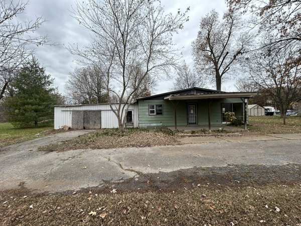 313 E 7TH St Brookport, IL 60534