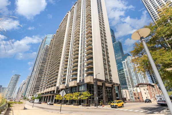 400 E RANDOLPH St #1604 Chicago, IL 60601