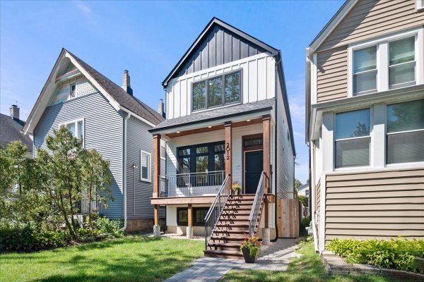 2012 Maple Ave Evanston, IL 60201