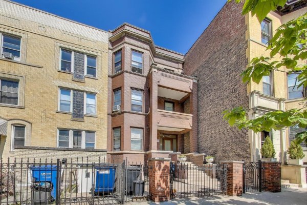 718 W Cornelia Ave Chicago, IL 60657