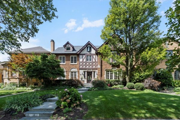 1143 Woodbine Ave Oak Park, IL 60302