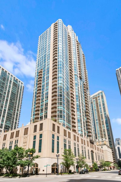 21 E Huron St #4701 Chicago, IL 60611
