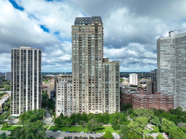 2550 N Lakeview Ave #S2502 Chicago, IL 60614