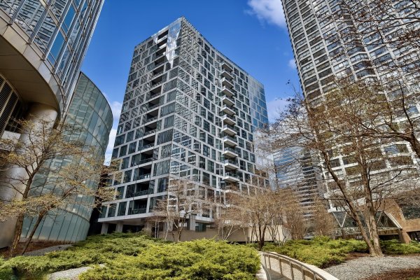 403 N Wabash Ave #12B Chicago, IL 60611