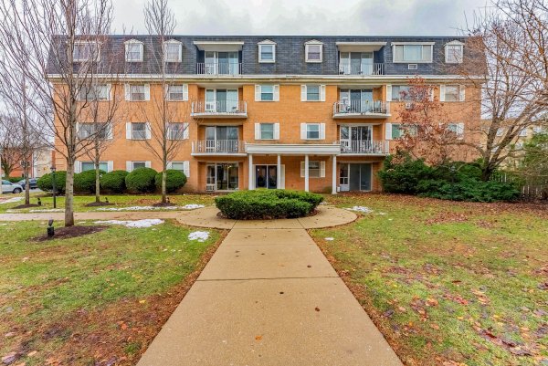 415 Wesley Ave #24 Oak Park, IL 60302