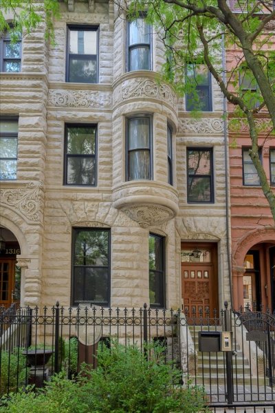 1318 N ASTOR St Chicago, IL 60610