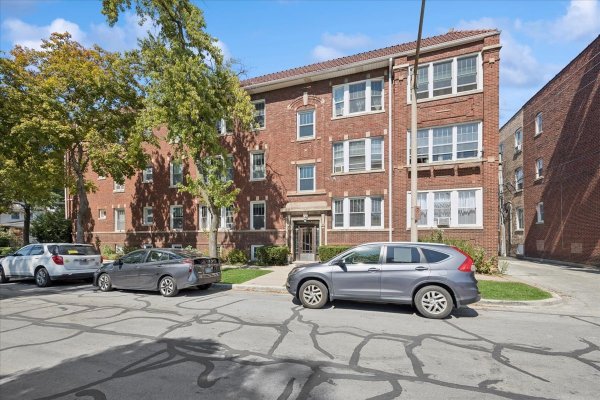642 Van Buren St #2 Oak Park, IL 60304