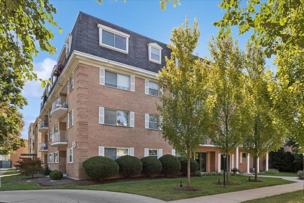 415 Wesley Ave #36 Oak Park, IL 60302