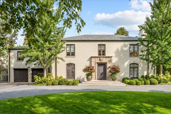 1106 Seneca Rd Wilmette, IL 60091