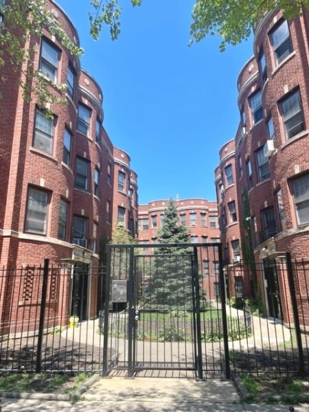 1064 W Thorndale Ave #3Q Chicago, IL 60660