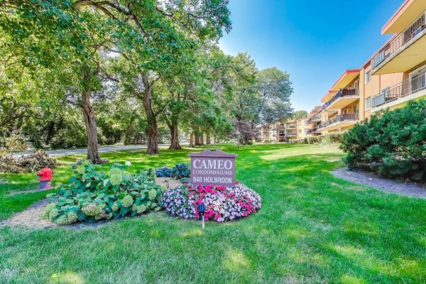 940 Holbrook Rd #8A Homewood, IL 60430