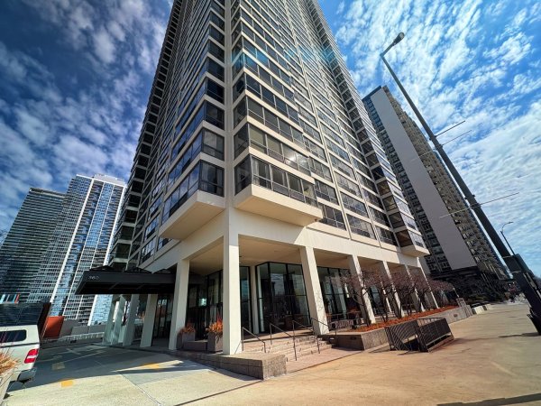 360 E Randolph St #2006 Chicago, IL 60601