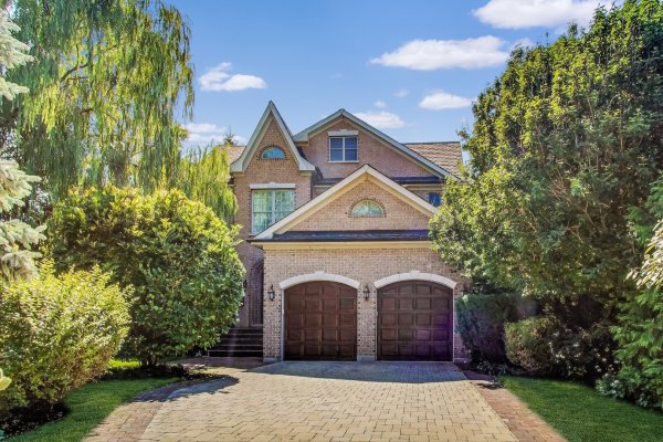 901 Pontiac Rd Wilmette, IL 60091