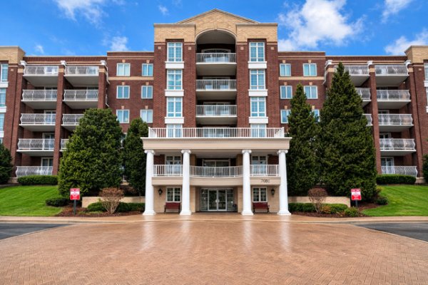 7081 W Touhy Ave #410 Niles, IL 60714