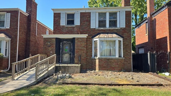 8218 S Yates Blvd Chicago, IL 60617