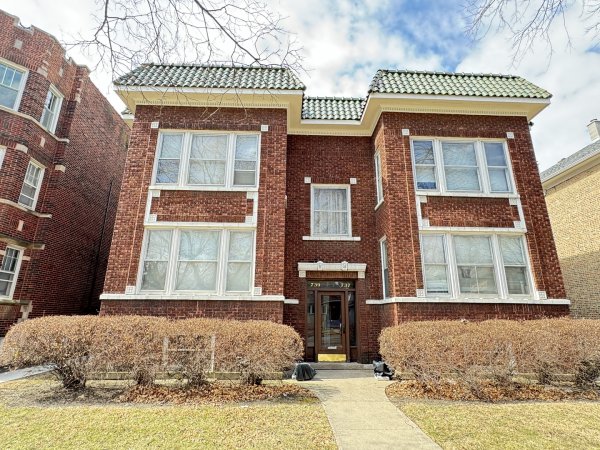 737 Clarence Ave Oak Park, IL 60304