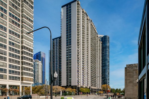 400 E RANDOLPH St #1528 Chicago, IL 60601