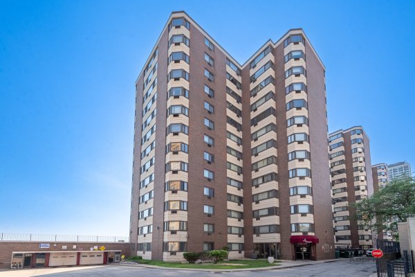 7337 S South Shr Dr #902 Chicago, IL 60649