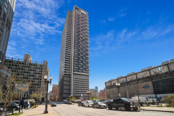 235 W VAN BUREN St #4214 Chicago, IL 60607