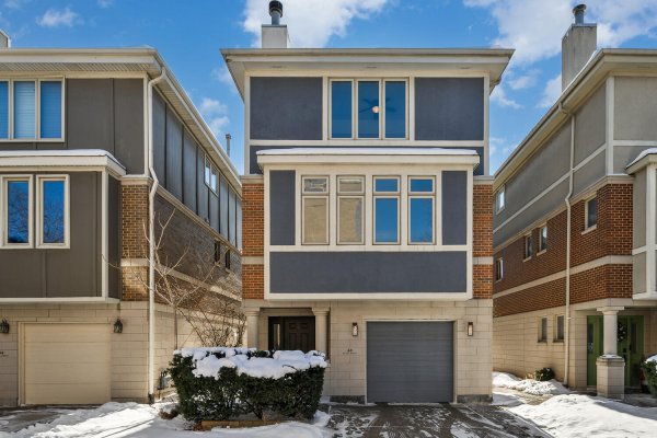 58 W 15th St Chicago, IL 60605