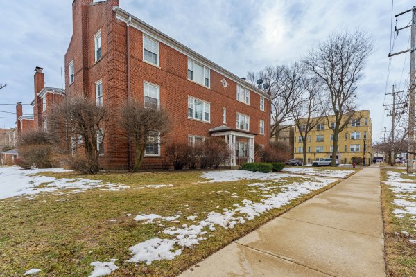 131 Elmwood Ave #2N Evanston, IL 60202