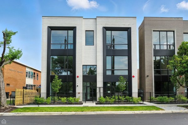 1615 W 13rd St #301 Chicago, IL 60608