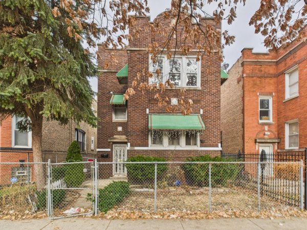 4044 W Crystal St Chicago, IL 60651