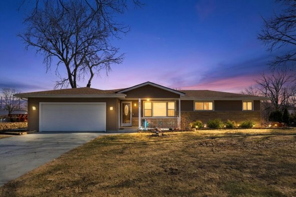 900 Barber Ln Joliet, IL 60435