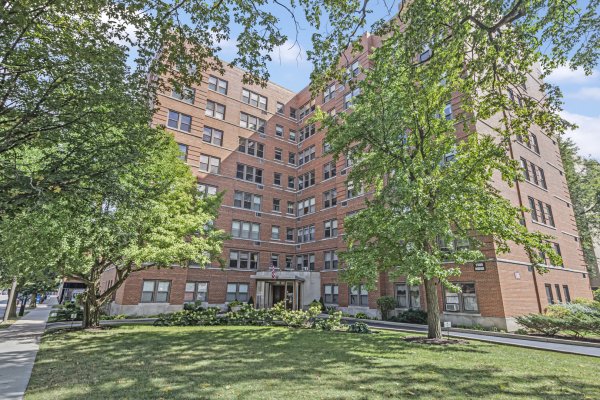 1585 Rdg Ave #502 Evanston, IL 60201