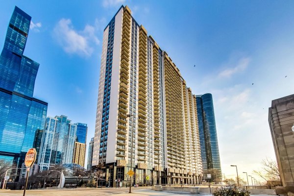 400 E RANDOLPH St #2406 Chicago, IL 60601