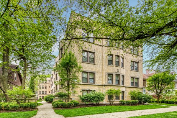 1919 W Estes Ave #2S Chicago, IL 60626