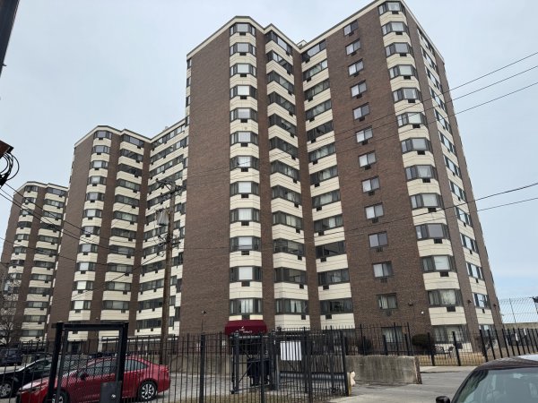 7337 S SOUTH Shr Dr #704 Chicago, IL 60649