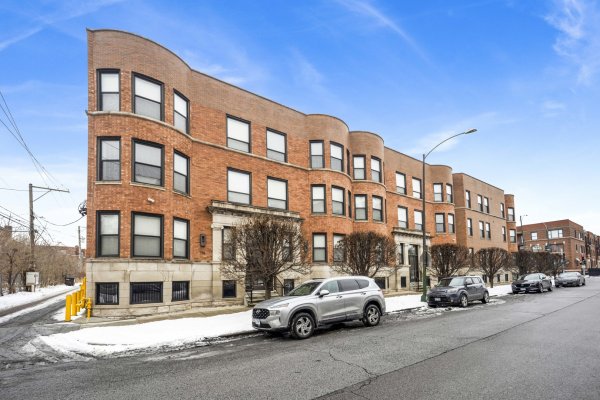 118 E 57th St #2W Chicago, IL 60637