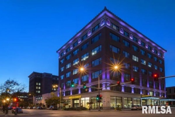 212 N BRADY St Davenport, IA 52801