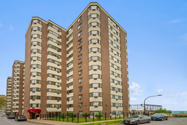 7337 S South Shr Dr #607 Chicago, IL 60649