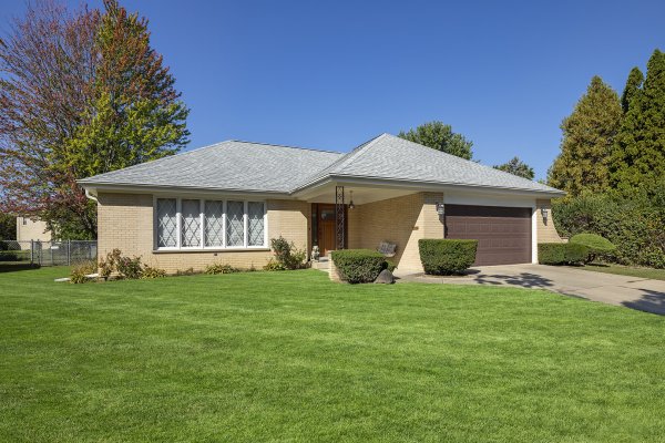 730 Castlewood Ln Deerfield, IL 60015