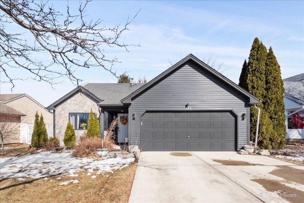 1182 Concord Dr Elgin, IL 60120