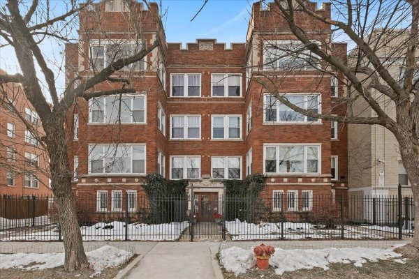 7216 S South Shr Dr #3 Chicago, IL 60649