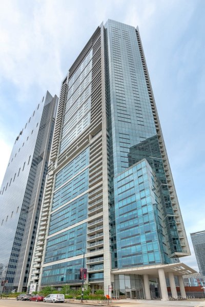 340 E Randolph St #P5-21 Chicago, IL 60601