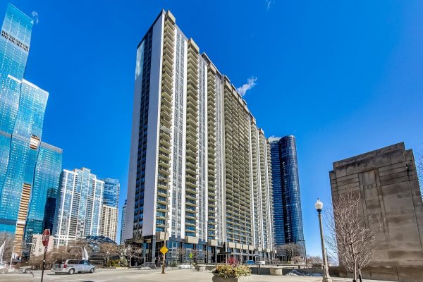400 E randolph St #1611 Chicago, IL 60601