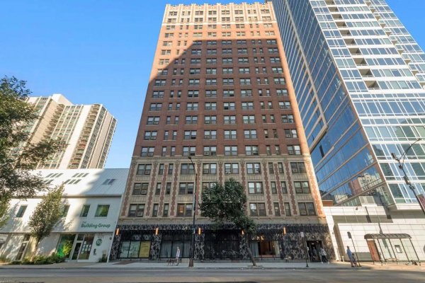 1211 N LASALLE St #1801 Chicago, IL 60610