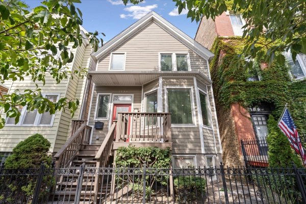 1134 W ADDISON St Chicago, IL 60613