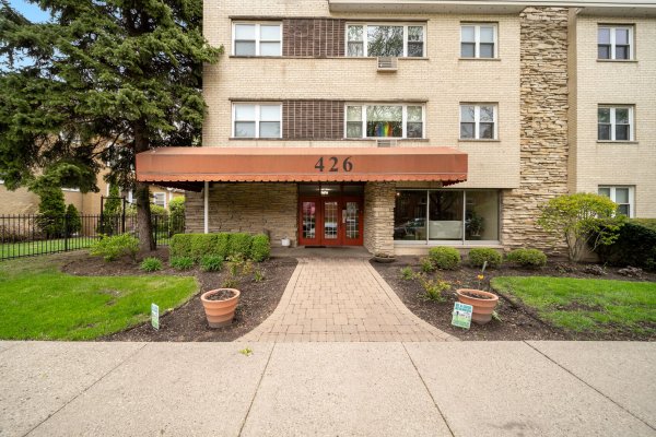 426 S Lombard Ave #205 Oak Park, IL 60302