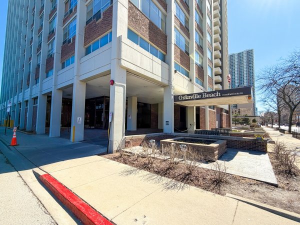6171 N Sheridan Rd #2607 Chicago, IL 60660